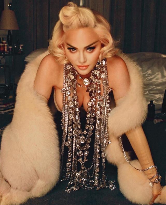 Dünyaca ünlü şarkıcı Madonna'nın paylaşımlarından dolayı Instagram'da canlı yayın yapması yasaklandı Dünyaca ünlü şarkıcı Madonna'nın paylaşımlarından dolayı Instagram'da canlı yayın yapması yasaklandı