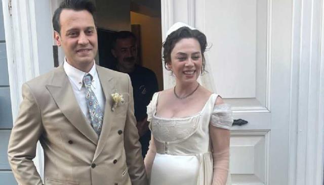 Emirgan Sakinlerinden Demet Evgar'a Büyük Tepki Emirgan Sakinlerinden Demet Evgar'a Büyük Tepki