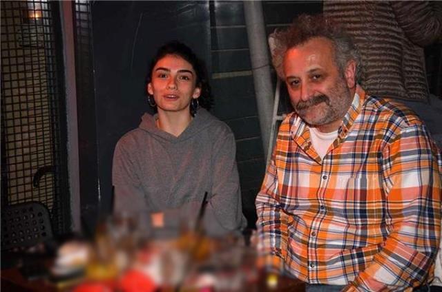 Hazar Ergüçlü ile yönetmen Onur Ünlü dudak dudağa görüntülendi
