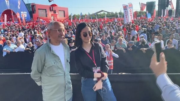 Kılıçdaroğlu'na benzerliği ile dikkat çeken vatandaş mitingde ilgi odağı oldu