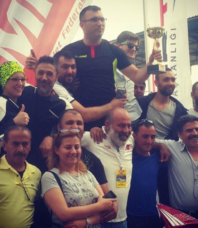 Şampiyon motosikletçi, gittiği çorbacıda yanında çalışan kişi tarafından öldürüldü Şampiyon motosikletçi, gittiği çorbacıda yanında çalışan kişi tarafından öldürüldü