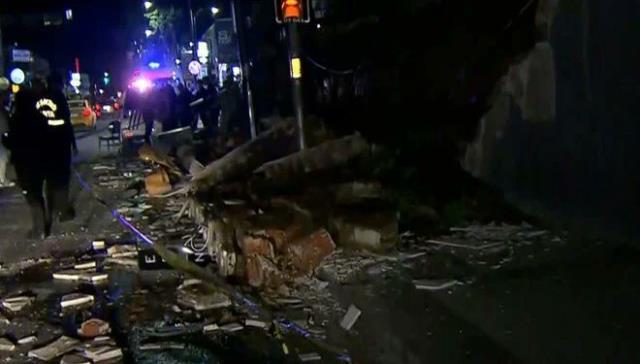 Son Dakika: İstanbul Beşiktaş'ta ünlü bir restoranın istinat duvarı çöktü! 2 kişi ağır yaralandı