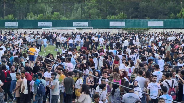 Gençlik festivalinde yumruk ve tekmeler havada uçuştu