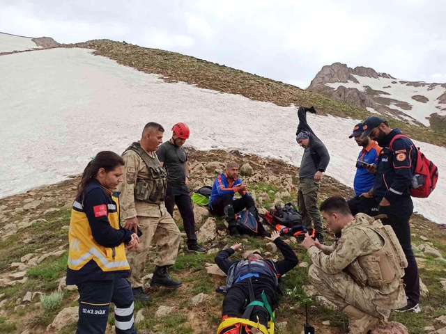 Tunceli'de bacağı kırılan vatandaşın yardımına jandarma, AFAD ve 112 ekipleri koştu Tunceli'de bacağı kırılan vatandaşın yardımına jandarma, AFAD ve 112 ekipleri koştu
