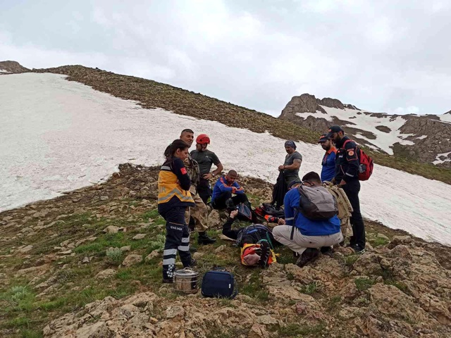 Tunceli'de bacağı kırılan vatandaşın yardımına jandarma, AFAD ve 112 ekipleri koştu Tunceli'de bacağı kırılan vatandaşın yardımına jandarma, AFAD ve 112 ekipleri koştu