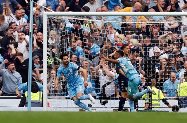 Premier Lig'de tarihi son! 2 farklı geriye düşen Manchester City, 5 dakikada 3 gol atıp şampiyon oldu