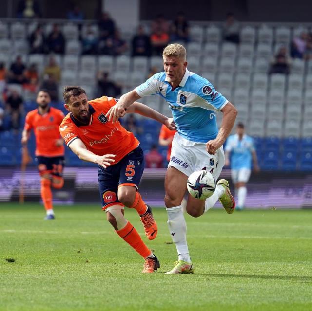 Şampiyon Trabzonspor, İstanbul'da sezonu kötü bitirdi! Başakşehir, Avrupa vizesini aldı Şampiyon Trabzonspor, İstanbul'da sezonu kötü bitirdi! Başakşehir, Avrupa vizesini aldı