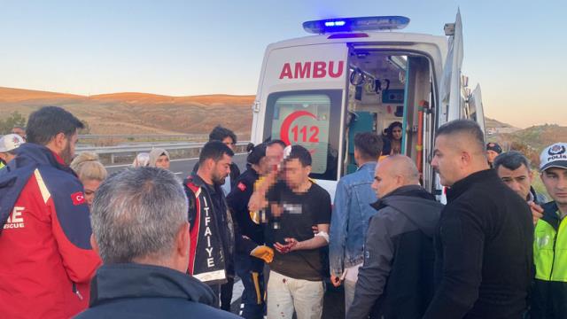 Son Dakika: Niğde'de üniversite öğrencilerini taşıyan otobüs devrildi! 2 kişi öldü, 42 kişi yaralandı