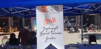 Yerli ve yabancı turistler zeytinyağlı yaprak sarmasının tadına baktı