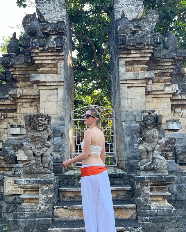 Bali'de tatil yapan Melis Sezen, dekolteli kıyafetleriyle art arda pozlar verdi Bali'de tatil yapan Melis Sezen, dekolteli kıyafetleriyle art arda pozlar verdi