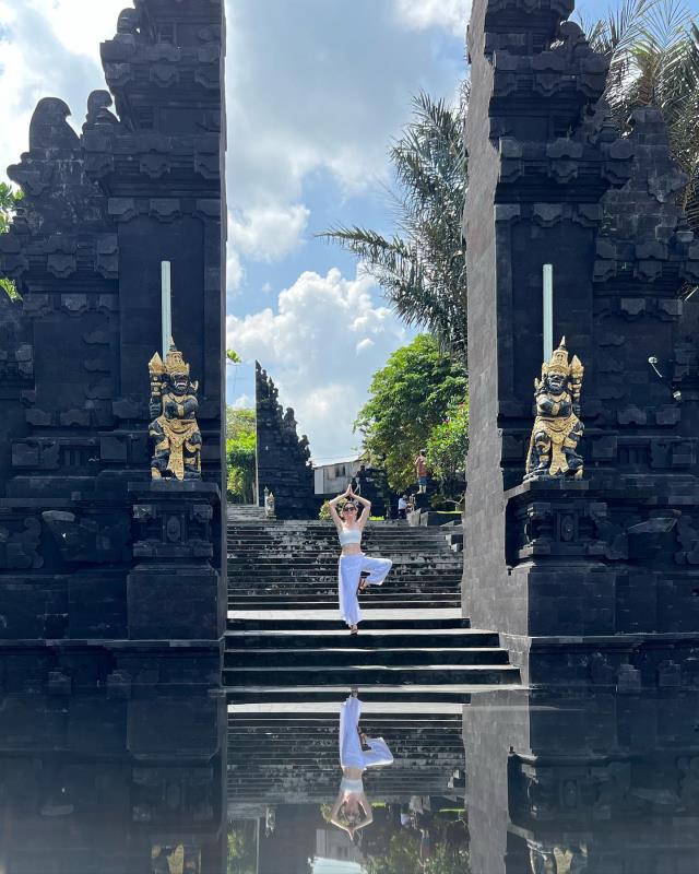 Bali'de tatil yapan Melis Sezen, dekolteli kıyafetleriyle art arda pozlar verdi Bali'de tatil yapan Melis Sezen, dekolteli kıyafetleriyle art arda pozlar verdi