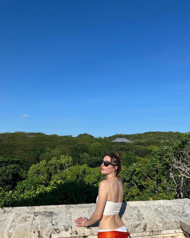 Bali'de tatil yapan Melis Sezen, dekolteli kıyafetleriyle art arda pozlar verdi Bali'de tatil yapan Melis Sezen, dekolteli kıyafetleriyle art arda pozlar verdi