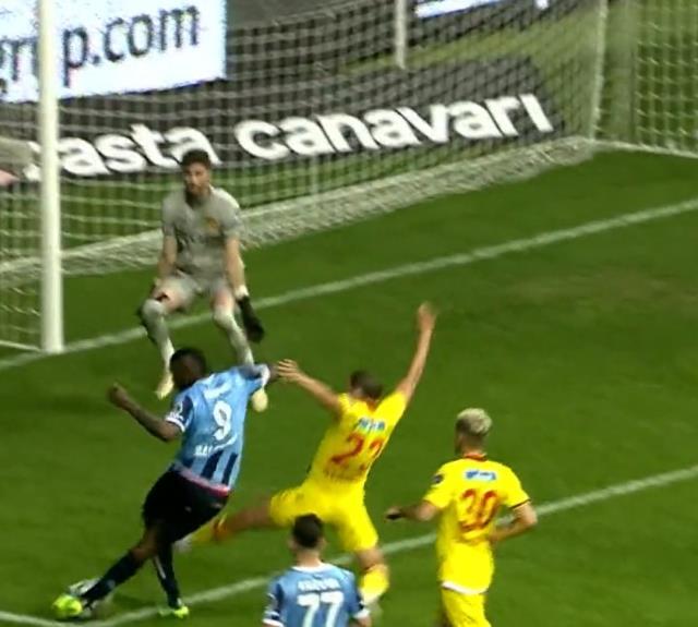 Dünya, Balotelli'nin golünü konuşuyor! Alex de Souza'dan sonra bir ilki başardı