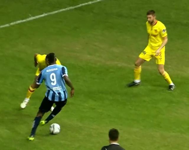 Dünya, Balotelli'nin golünü konuşuyor! Alex de Souza'dan sonra bir ilki başardı