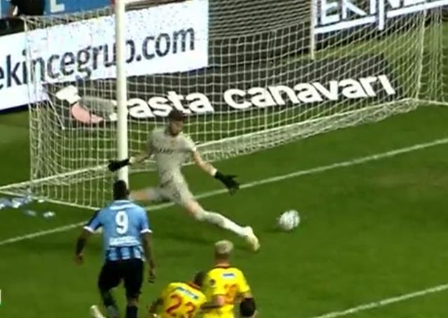 Dünya, Balotelli'nin golünü konuşuyor! Alex de Souza'dan sonra bir ilki başardı