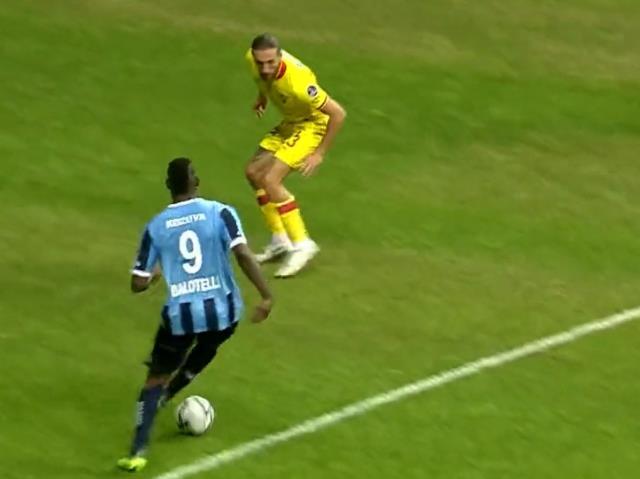 Dünya, Balotelli'nin golünü konuşuyor! Alex de Souza'dan sonra bir ilki başardı