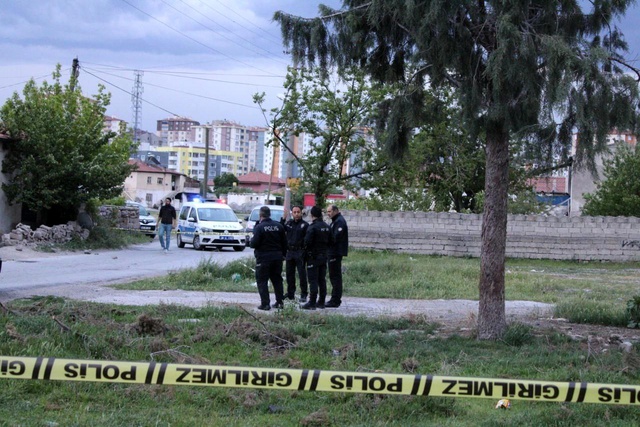 Kayseri'de halı sahada kendisine faul yapan kişiyi pompalı tüfekle öldürdü Kayseri'de halı sahada kendisine faul yapan kişiyi pompalı tüfekle öldürdü