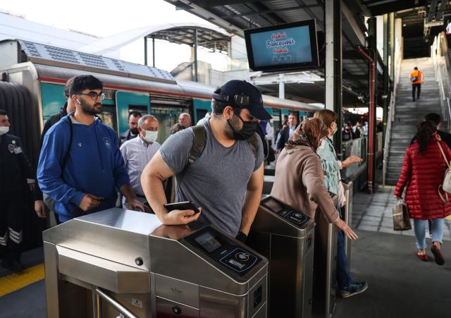 Halkalı-Bahçeşehir banliyö seferleri başladı! Yolculuk 22 dakika sürecek Halkalı-Bahçeşehir banliyö seferleri başladı! Yolculuk 22 dakika sürecek