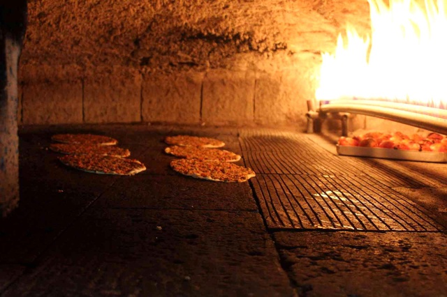 Bodrumdaki bir lahmacunun fiyatına Gaziantep'te 20 lahmacun yeniyor Bodrumdaki bir lahmacunun fiyatına Gaziantep'te 20 lahmacun yeniyor