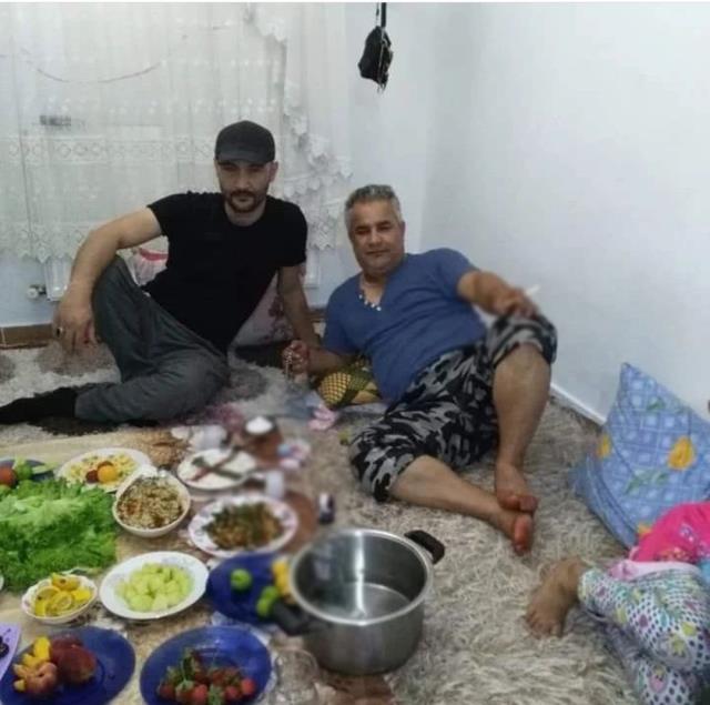 CHP mitingine katılan kağıt toplayıcısı, tartışma yaratan fotoğrafın hikayesini anlattı CHP mitingine katılan kağıt toplayıcısı, tartışma yaratan fotoğrafın hikayesini anlattı