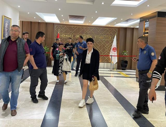 Musa Orhan'a hakaretten para cezasına çarptırılan Ezgi Mola'dan tek kelimelik yorum: Şaşırmadım Musa Orhan'a hakaretten para cezasına çarptırılan Ezgi Mola'dan tek kelimelik yorum: Şaşırmadım