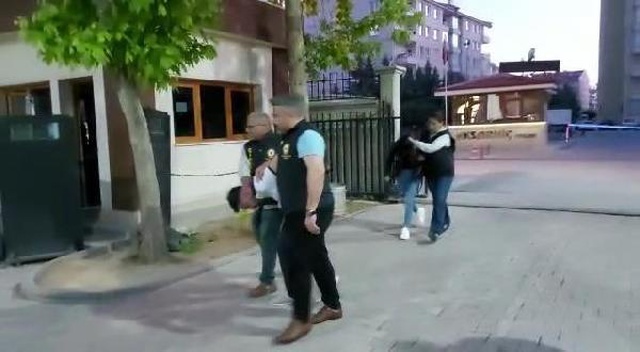 Sevgilisi 'intihar etti' dedi; polis cesedin pozisyonundan cinayeti çözdü Sevgilisi 'intihar etti' dedi; polis cesedin pozisyonundan cinayeti çözdü