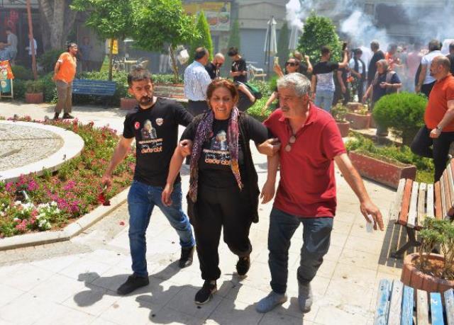 Adanaspor'un acı günü! Gözyaşları sel oldu, taraftarlar meşalelerle son yolculuğuna uğurladı Adanaspor'un acı günü! Gözyaşları sel oldu, taraftarlar meşalelerle son yolculuğuna uğurladı