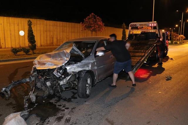 Antalya'da eşinin kaza yaptığını gören adam panikleyerek kendisi de kaza yaptı Antalya'da eşinin kaza yaptığını gören adam panikleyerek kendisi de kaza yaptı