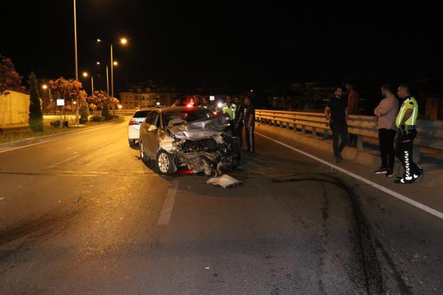 Antalya'da eşinin kaza yaptığını gören adam panikleyerek kendisi de kaza yaptı Antalya'da eşinin kaza yaptığını gören adam panikleyerek kendisi de kaza yaptı