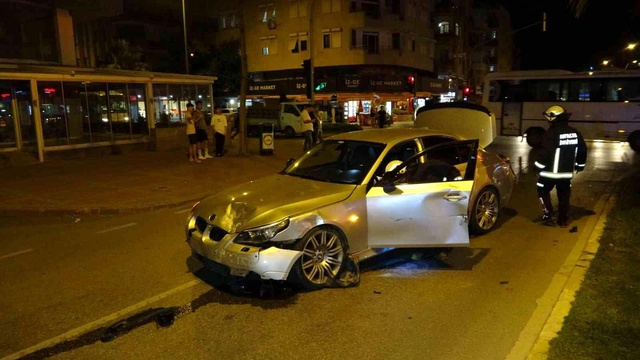Babasının otomobilini kaçıran 16 yaşındaki gencin kız arkadaşıyla kaçamağı hastanede bitti Babasının otomobilini kaçıran 16 yaşındaki gencin kız arkadaşıyla kaçamağı hastanede bitti