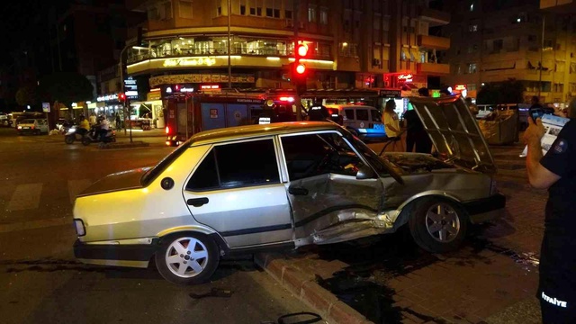 Babasının otomobilini kaçıran 16 yaşındaki gencin kız arkadaşıyla kaçamağı hastanede bitti Babasının otomobilini kaçıran 16 yaşındaki gencin kız arkadaşıyla kaçamağı hastanede bitti