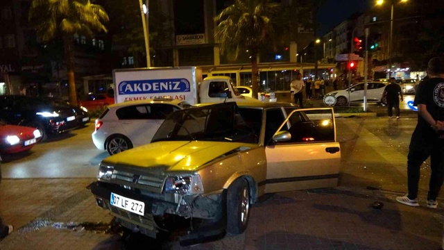 Babasının otomobilini kaçıran 16 yaşındaki gencin kız arkadaşıyla kaçamağı hastanede bitti Babasının otomobilini kaçıran 16 yaşındaki gencin kız arkadaşıyla kaçamağı hastanede bitti