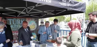 Başkan Alim Işık halka 'sıkıcık çorbası' ikram etti