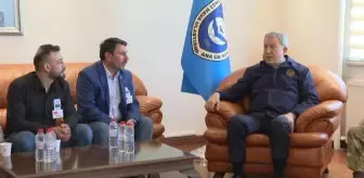 Bakan Akar, şehit Uzman Çavuş Onur Doğan'ın ailesine başsağlığı diledi