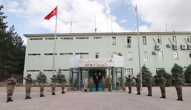 Son Dakika! Bakan Akar paylaştı: Şehitlerimizin kanı yerde kalmadı, mağaraya düzenlenen operasyonda çok sayıda terörist öldürüldü Son Dakika! Bakan Akar paylaştı: Şehitlerimizin kanı yerde kalmadı, mağaraya düzenlenen operasyonda çok sayıda terörist öldürüldü