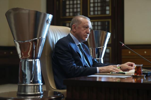 Cumhurbaşkanı Erdoğan'ın Türk vatandaşlığına geçen Larkin'e yaptığı uyarı tüm takımı kahkahaya boğdu