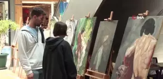 Öğrencilerin heykel ve tablolarına ilgi
