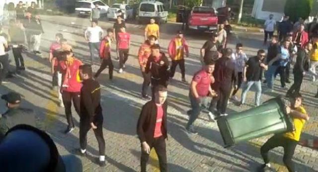 Türkiye Kupası finali öncesi ortalık savaş alanına döndü! Taraftarlar birbirine öldüresiye saldırdı