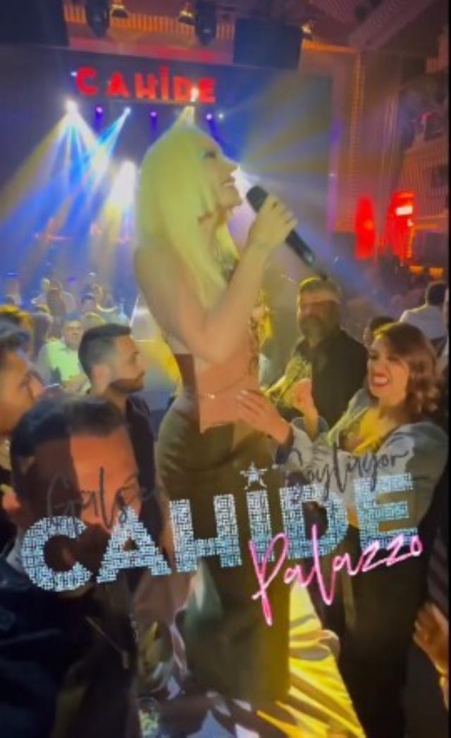 Zuhal Topal, konserine gittiği Gülşen'in karın kaslarını görünce dokunmadan duramadı