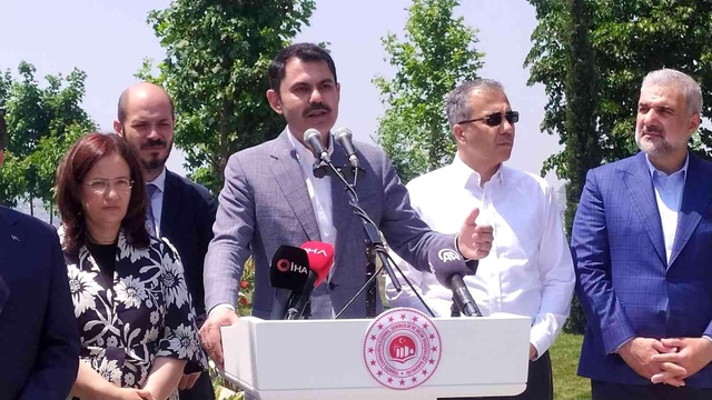 Çevre ve Şehircilik Bakanı Murat Kurum, 350 yıllık zeytin ağacı altında Atatürk Havalimanı projesini anlattı