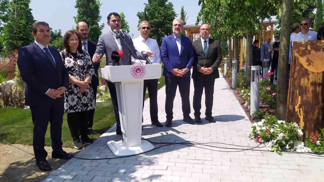 Çevre ve Şehircilik Bakanı Murat Kurum, 350 yıllık zeytin ağacı altında Atatürk Havalimanı projesini anlattı