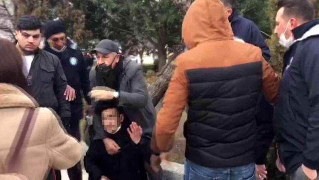 'Duraktan almama' tartışması, otobüs şoförlerinin linç girişimiyle sonuçlandı 'Duraktan almama' tartışması, otobüs şoförlerinin linç girişimiyle sonuçlandı