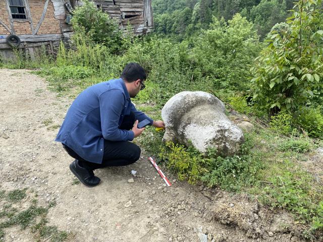 Köyde toprak kayarken bir anda ortaya çıktı, herkes fotoğrafını çekmeye çalıştı! Ne olduğu yetkililer gelince anlaşıldı
