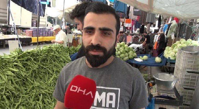 Sokak ortasında eşi tarafından dövülen kadını, pazarcı esnafı kurtardı