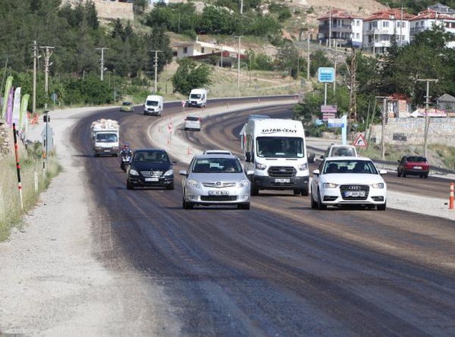 Denizli'de hava sıcaklığı asfalt eritti! Vatandaş tedirgin: Mayısta böyle, ağustos ayında ne olacak kim bilir?