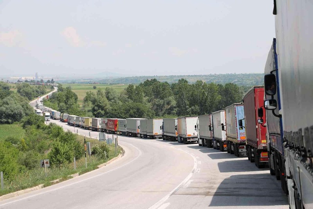 Gümrükte tır kuyruğu 40 kilometreyi aştı Gümrükte tır kuyruğu 40 kilometreyi aştı