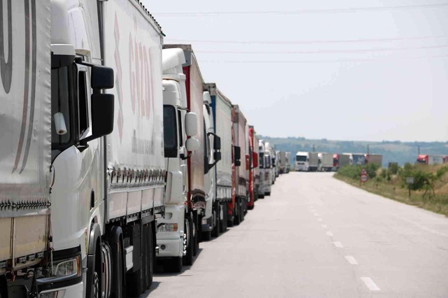 Gümrükte tır kuyruğu 40 kilometreyi aştı Gümrükte tır kuyruğu 40 kilometreyi aştı