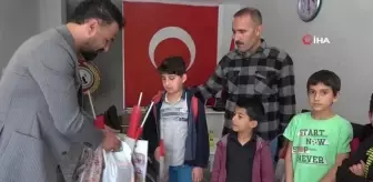 Polis ekipleri, öğrencilerin gazi ve şehit yakınlarıyla tanışma isteğini yerine getirdi