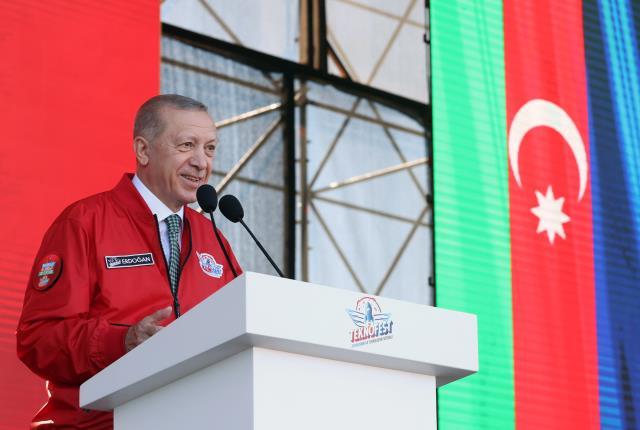 TEKNOFEST fuarında Aliyev'in sözleri alandakileri coşturdu, Erdoğan ayağa kalkıp sarıldı