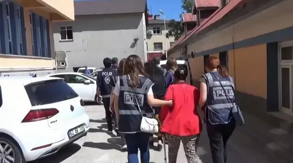 Polis 3 aydır peşlerinde! Çökeltilen fuhuş çetesinin kullandığı şifreler dikkat çekti: Beyaz peynir, fıtık, dingonun ahırı